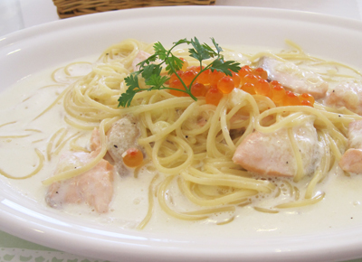 サーモンといくらのクリームソース